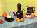 Натюрморт: синий кофейник, глиняная посуда и фрукты